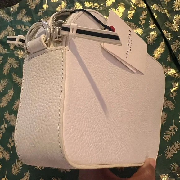 leather cross-body bag & unbranded make up bag - Picture 4 of 16